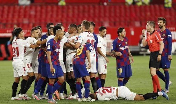 - **西甲冠军争夺白热化**  