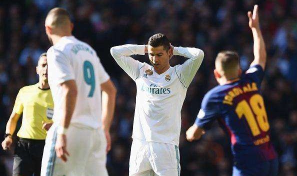  奥格斯堡铁卫关键头球绝平强敌