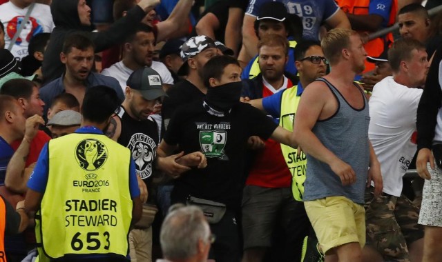  都灵德比战平局收场双方球迷爆发冲突  