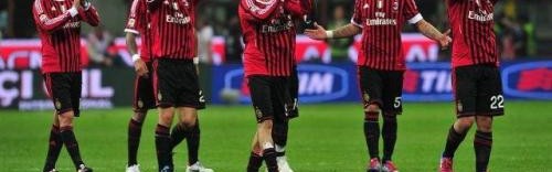  佛罗伦萨主场不敌升班马，球迷高呼文图拉下课  