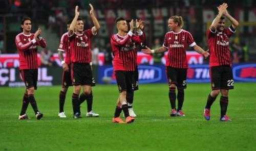  佛罗伦萨主场不敌升班马，球迷高呼文图拉下课  