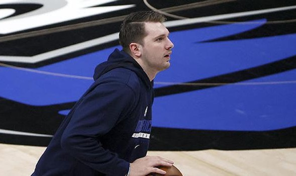  东契奇40+三双难救独行侠负灰熊  