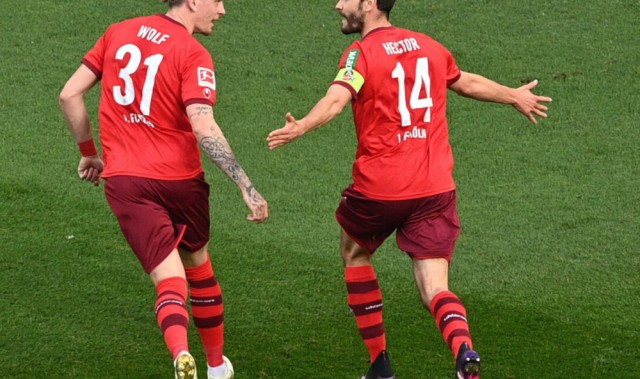  科隆门将神扑两点球助球队逼平拜仁  