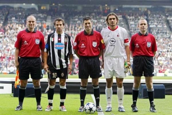  AC米兰主场溃败，球迷高呼教练下课  