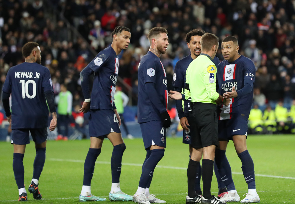  斯特拉斯堡主场爆冷，击败领头羊巴黎圣日耳曼  