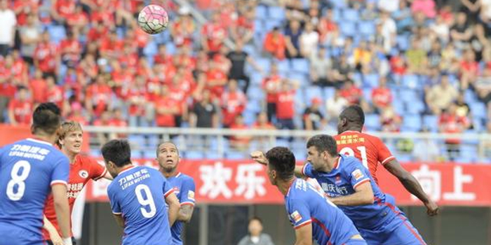  尼姆防线屡现低级失误，客场惨败暴露保级形势严峻危机